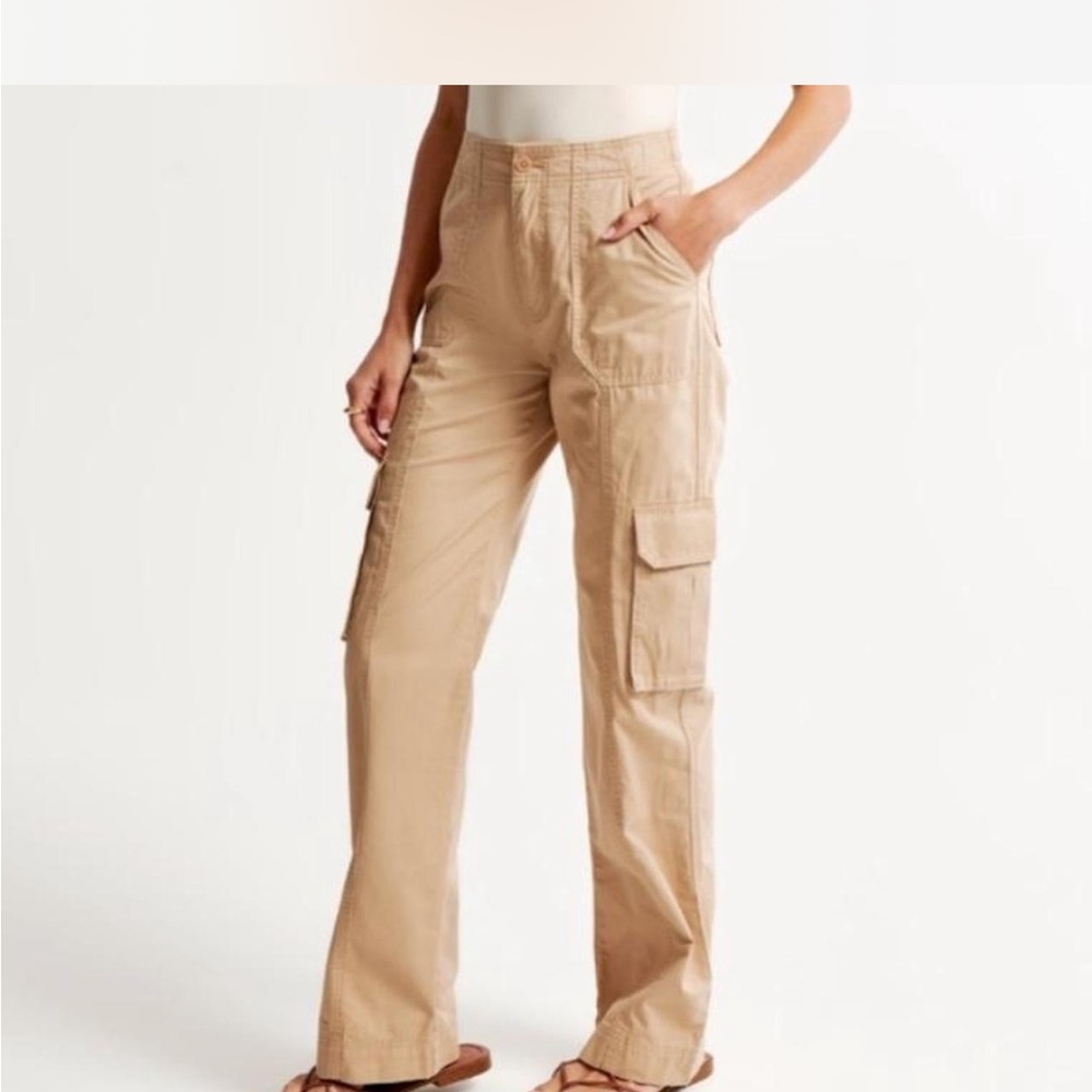 NWT Abercrombie and Fitch Womens Tan Cargo Pants